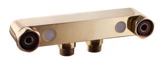 Gyllene duschblandare med tre anslutningar och rundade kanter.