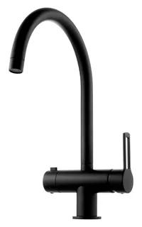 Svart köksblandare med hög, rund pip och ett handtag på sidan.