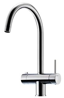 Köksblandare i krom med hög, böjd pip och en liten spak på sidan för manövrering.