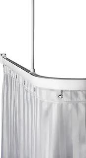 S-formad vit duschdraperiskena med upphängda draperikrokar och vitt draperi med vertikala ränder.