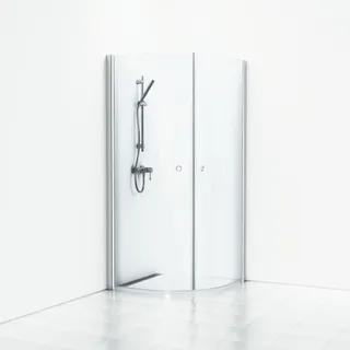 Halvrund duschkabin med klart glas och en silverfärgad ram, installerad i ett hörn på ett kaklat badrumsgolv.